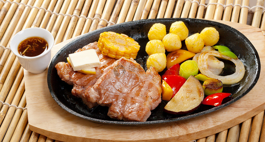 日本大理石牛肉烤肉服务午餐蔬菜牛扒餐厅牛肉糕点叶子营养肋骨图片