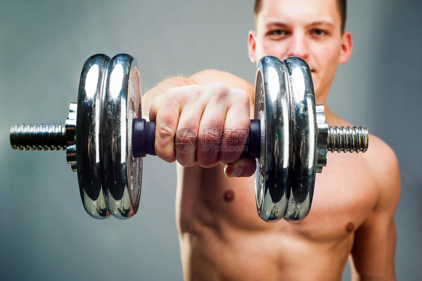 肌肉人健身房男人力量健美活力运动员男性活动重量白色图片
