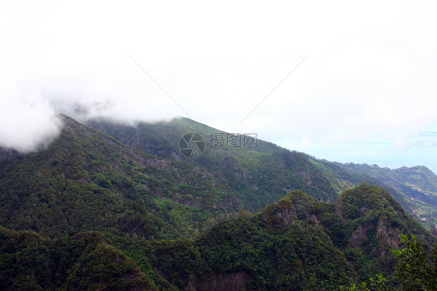 葡萄牙马德拉岛皮科旅行场景顶峰远足美丽天气阳光人行道薄雾通道图片