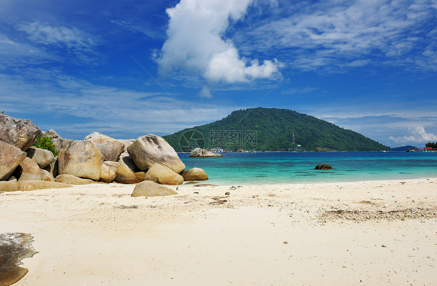 美丽的海滩石头旅行海景天空海岸线假期热带海洋岩石蓝色图片