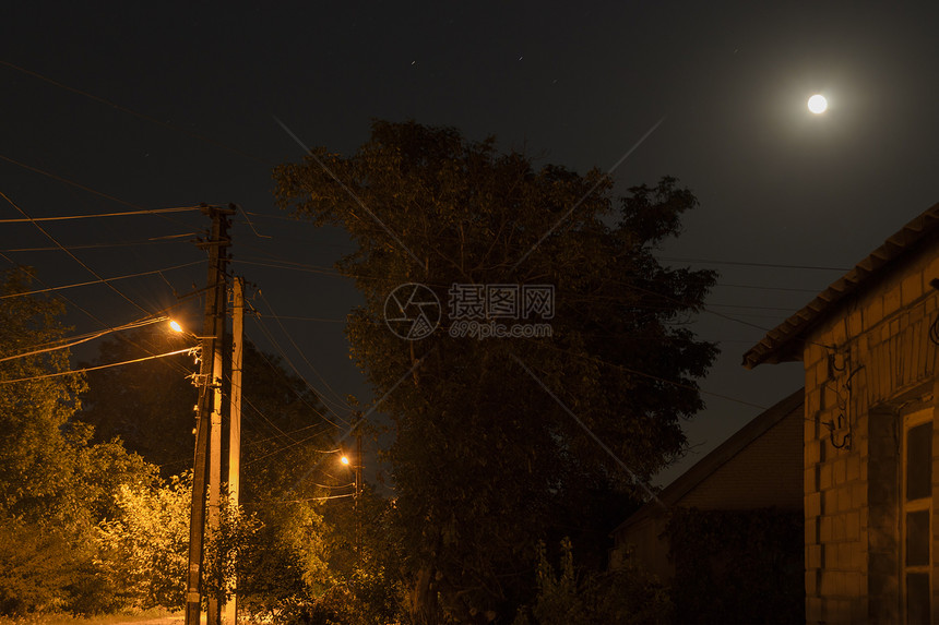 夜景三 月亮和街灯图片