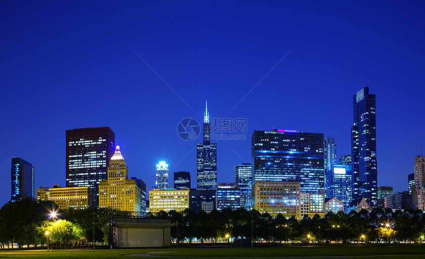 芝加哥市中心 晚上IL天际蓝色景观天空公园全景金融城市建筑建筑学图片