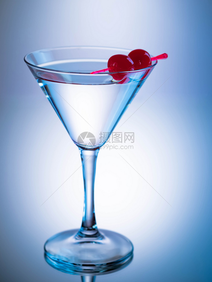 马丁尼语Name白色反射蓝色玻璃酒精红色图片