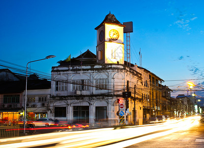 泰国普吉镇日落旧楼背景图片