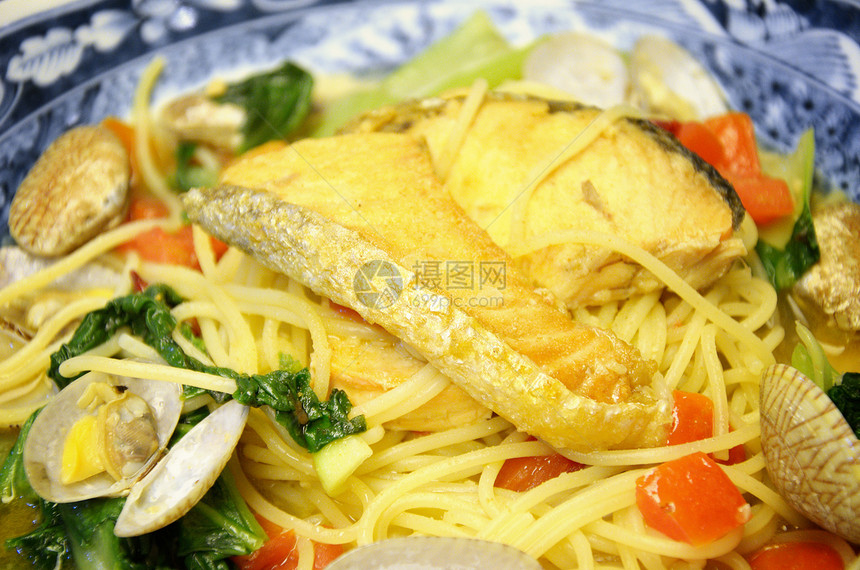 日式海食意大利面风格海鲜美食食物黄色餐厅面条图片
