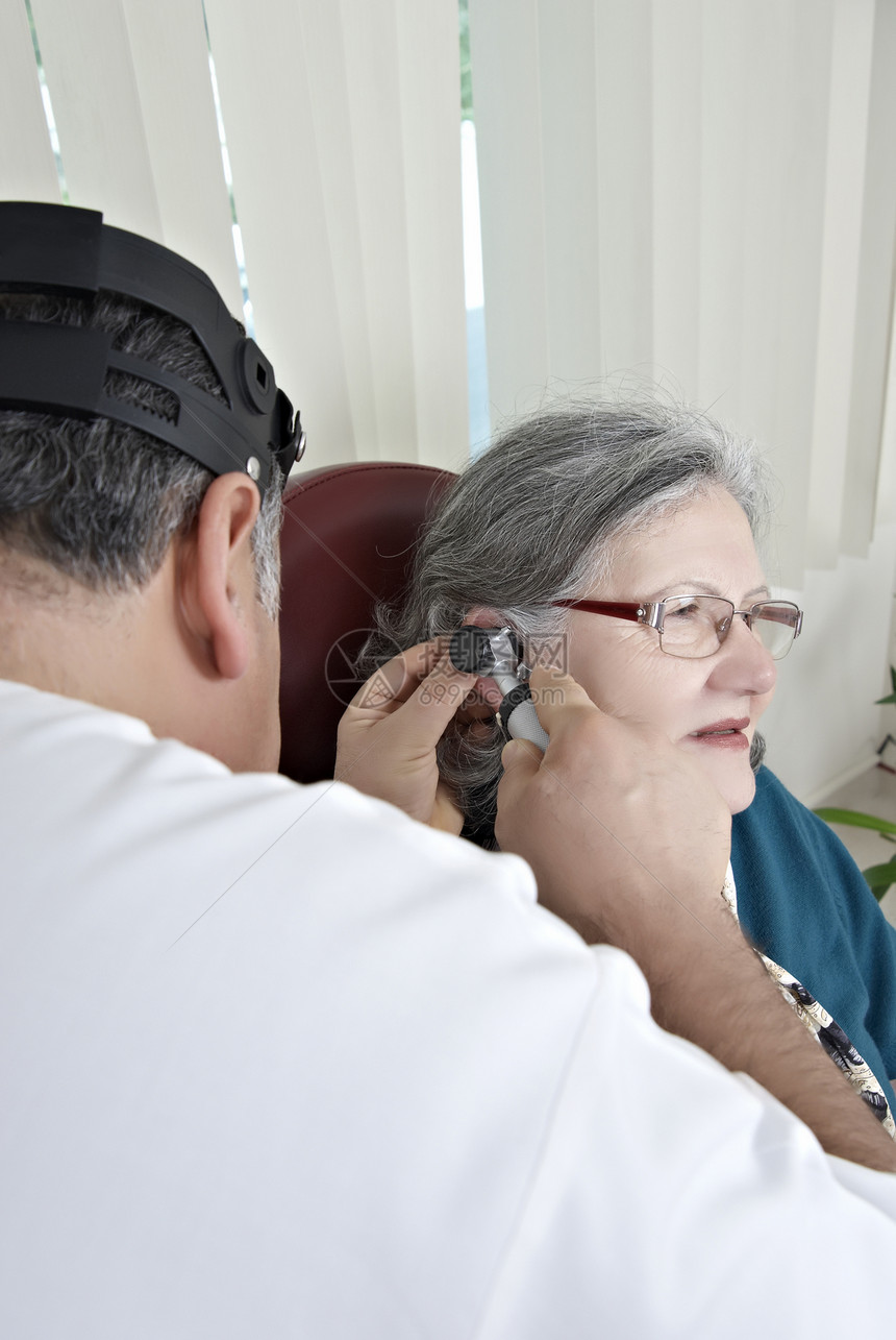 医生体检成年病人医院考试耳朵女士保健感染卫生病房女性访问图片