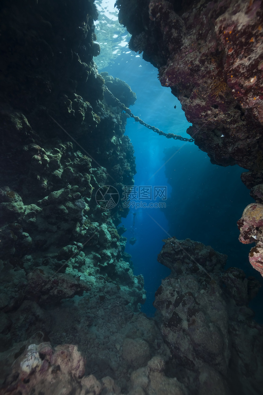 红海洞穴图片