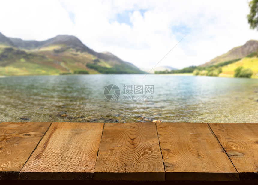 旧木板或湖边步行道人行道湖区山脉农村甲板英语风景码头反射桌子图片