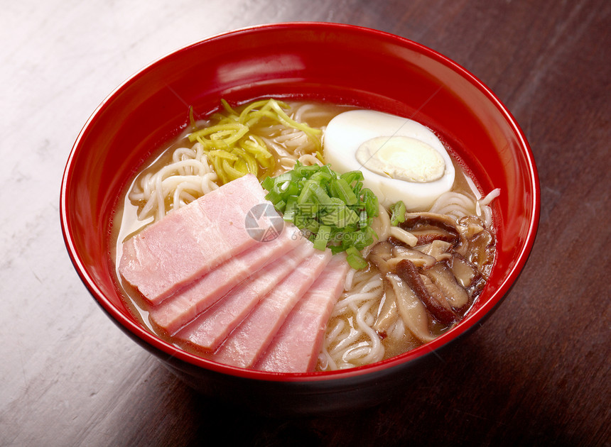 日本火腿面条烹饪红色美食糖类盘子餐厅绿色饮食营养食物图片