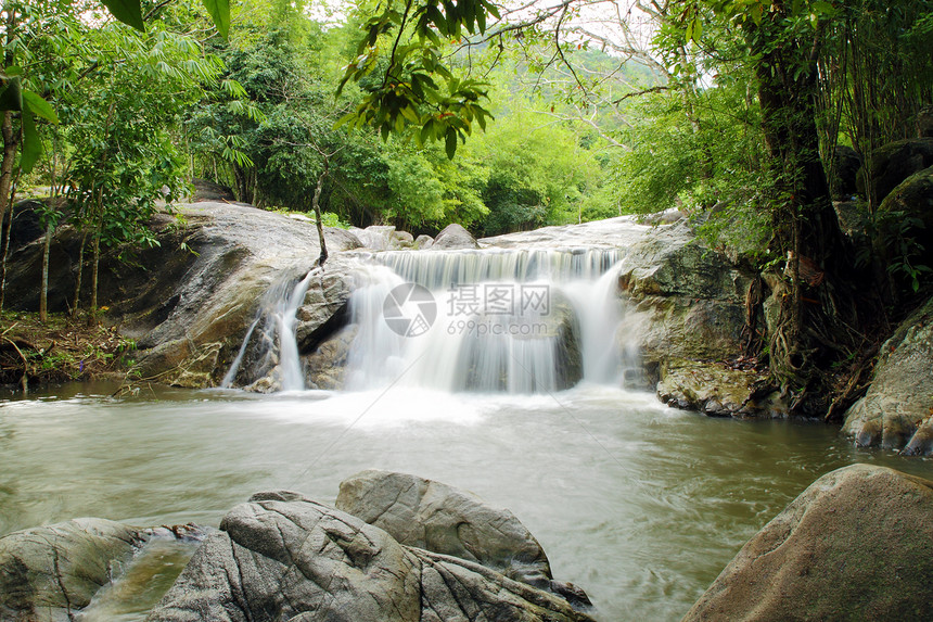 Kao Chon 瀑布 叻丕府 泰国热带环境水池发源地森林小溪运动岩石运河天堂图片