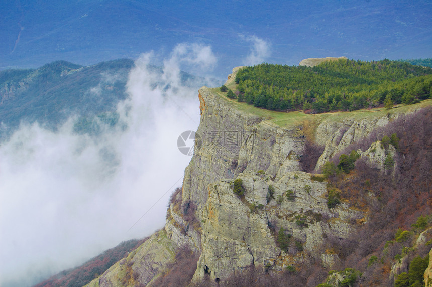 美丽的低云高山风景Name环境日落蓝色阳光旅游爬坡晴天季节草地地平线图片