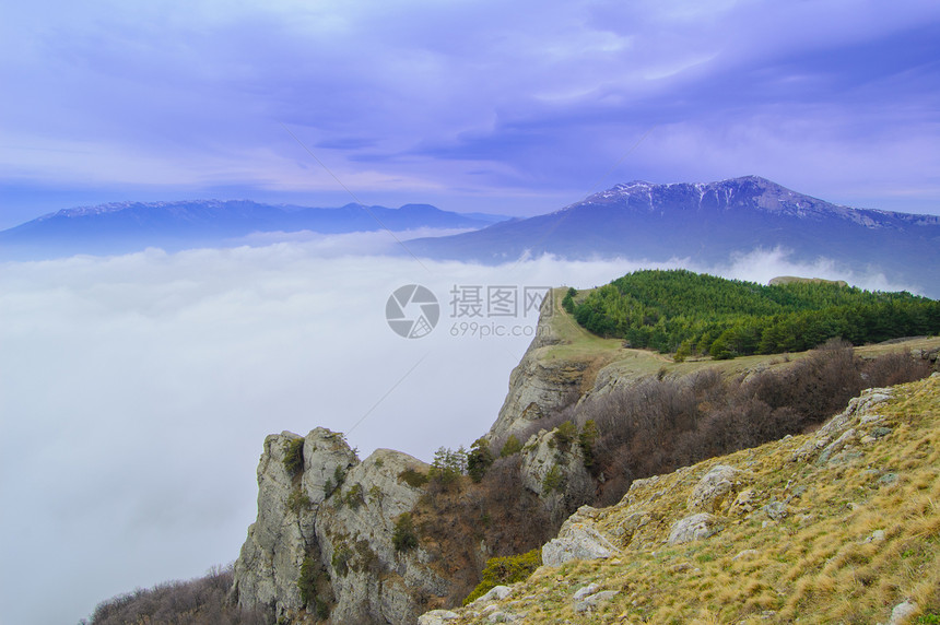 美丽的低云高山风景Name土地季节蓝色地平线全景日落场景农场爬坡环境图片