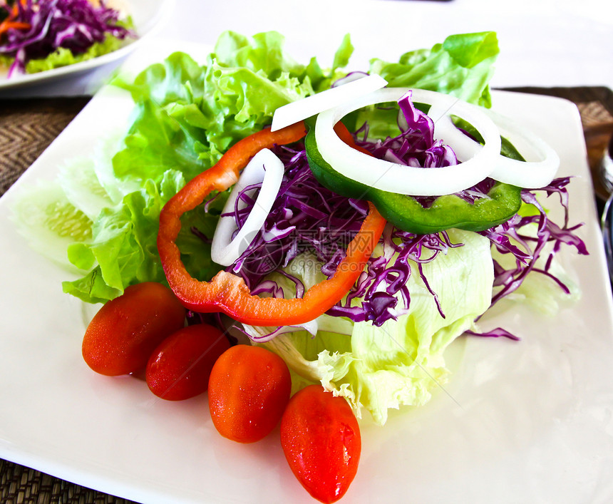 健康蔬菜沙拉碳水午餐早餐美食叶子莴苣戒指餐厅营养胡椒图片