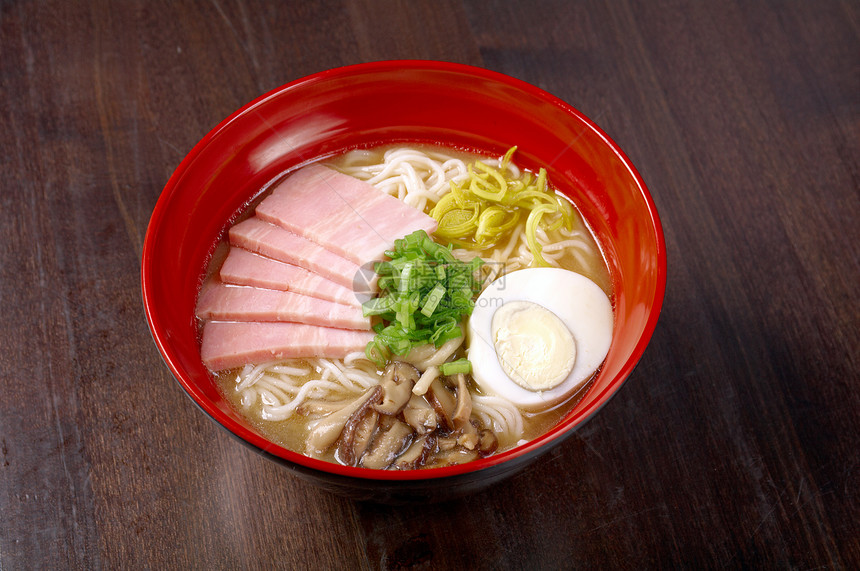 日本火腿面条盘子食物红色绿色烹饪糖类营养美食餐厅饮食图片