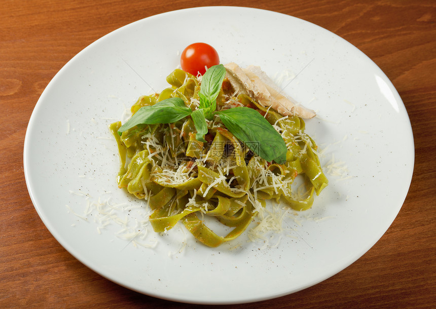 意大利面条叶子坚果健康午餐营养香蒜绿色美食松树盘子图片