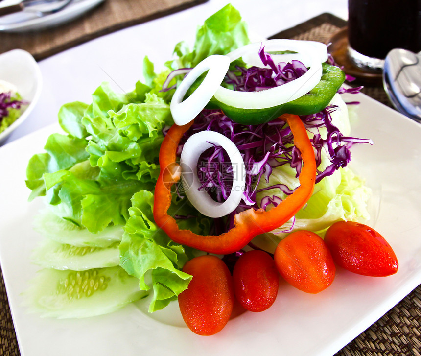 健康蔬菜沙拉营养化合物戒指午餐长叶叶子萝卜低脂肪黄瓜莴苣图片
