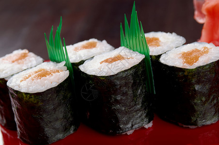 日本的寿司传统日本菜绿色服务海藻情调飞行异国午餐宏观海苔美食背景图片