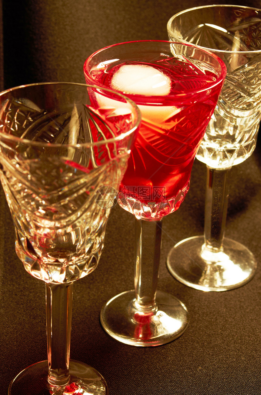 葡萄酒水晶眼镜高脚杯红色黑色酒精图片