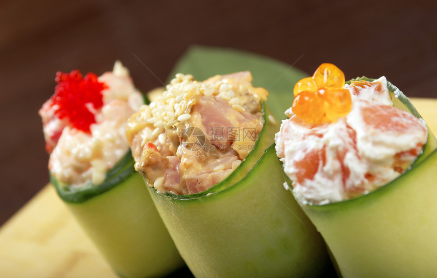 日本寿司 传统日本日食海鲜鱼片芝麻熟食蔬菜美食食物盘子鱼子营养图片