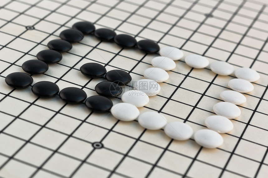 传统的中国棋盘游戏  Go桌子智力围棋木板挑战玩家战略生活木头网格图片