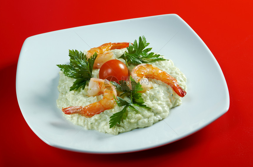 美味的意大利面条和虾类贝类香菜食物海鲜餐厅美食盘子粮食蔬菜图片