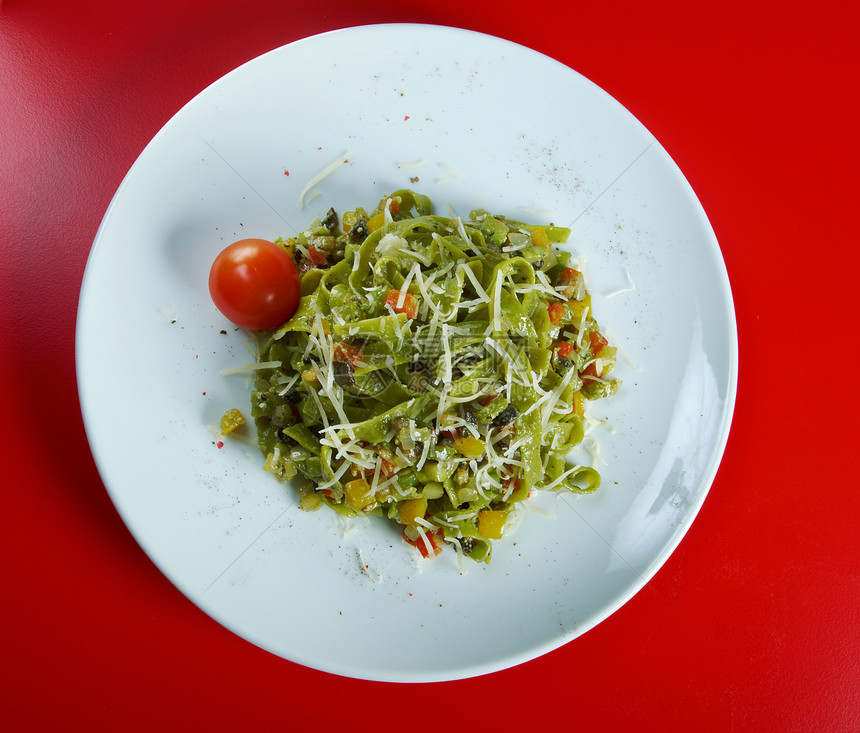 意大利面和害虫面条健康摄影午餐食物美食香蒜草本植物绿色叶子图片