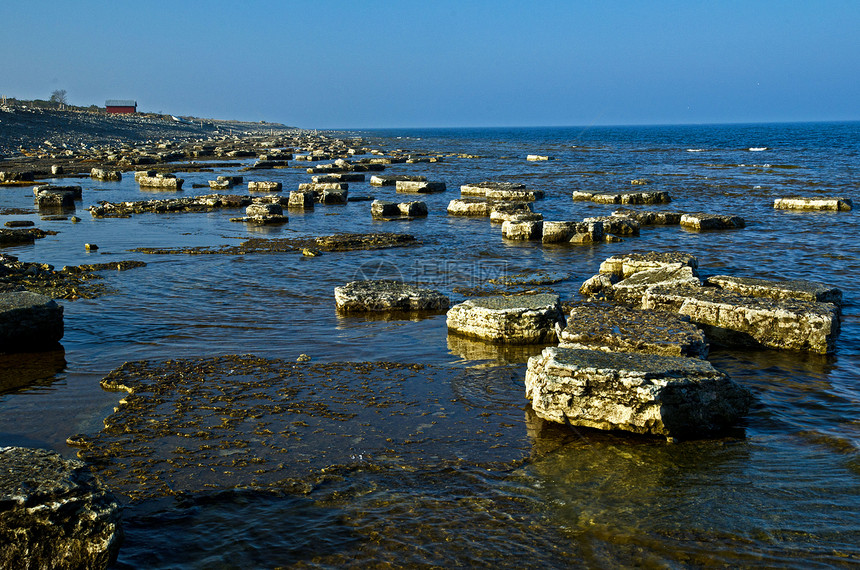 海岸岩石土地支撑建筑海岸线蓝色太阳房子天空场景海洋图片