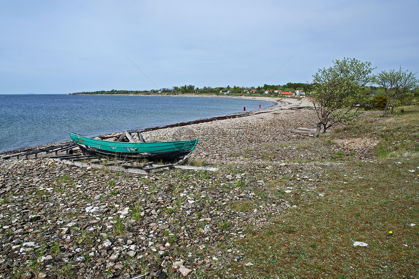 旧划船海岸支撑天空绘画海岸线石头土地薄片绿色蓝色图片