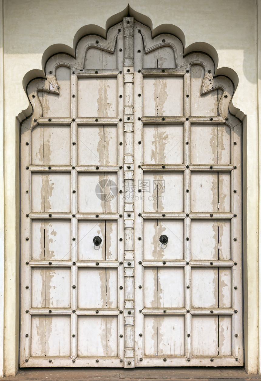 旧的白色木制门图片