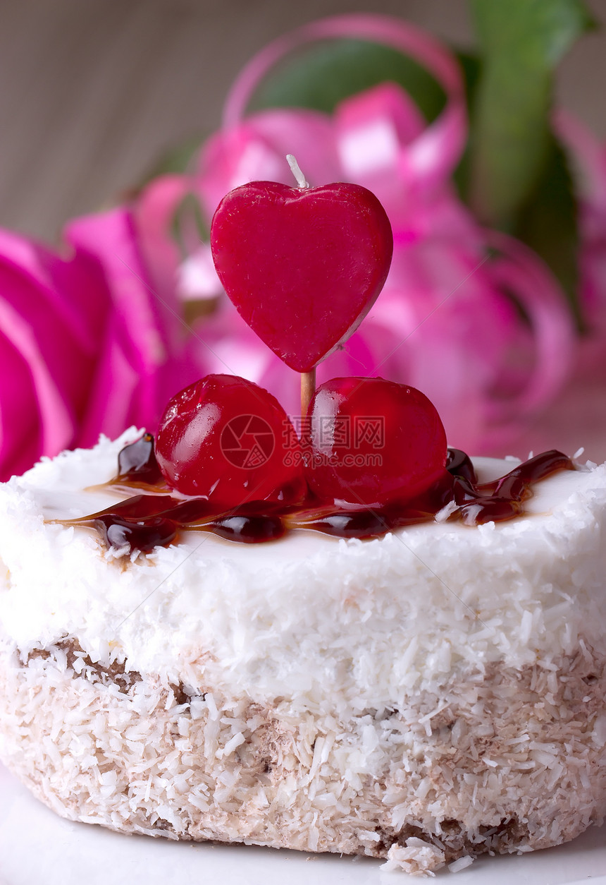 配樱桃的喜庆蛋糕花束蛋糕架糖艺奢华磨砂杯子派对口香糖椰子花瓣图片
