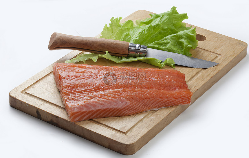 鲑鱼木板绿色鱼片生产木材食物海鲜烹饪红色图片