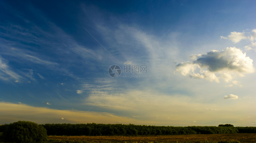 春天的风景天空农村环境农业季节植物土地森林日出场景图片