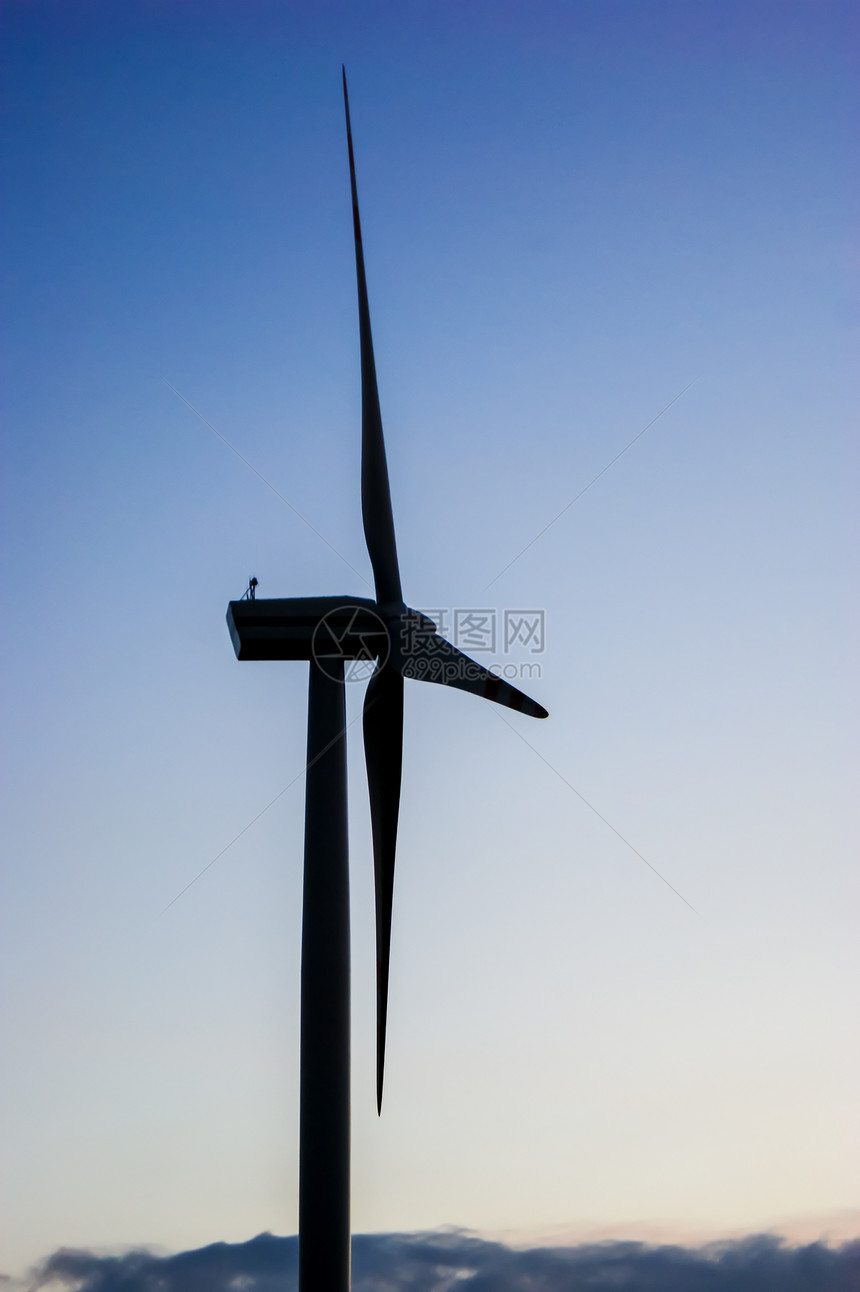 风风农场螺旋桨日落风车技术天空旋转气候蓝色创新力量图片