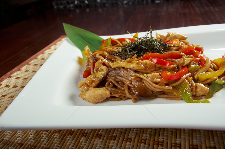 牛肉乌冬面美食藻类烹饪饮食筷子胡椒面条大石辣椒盘子图片