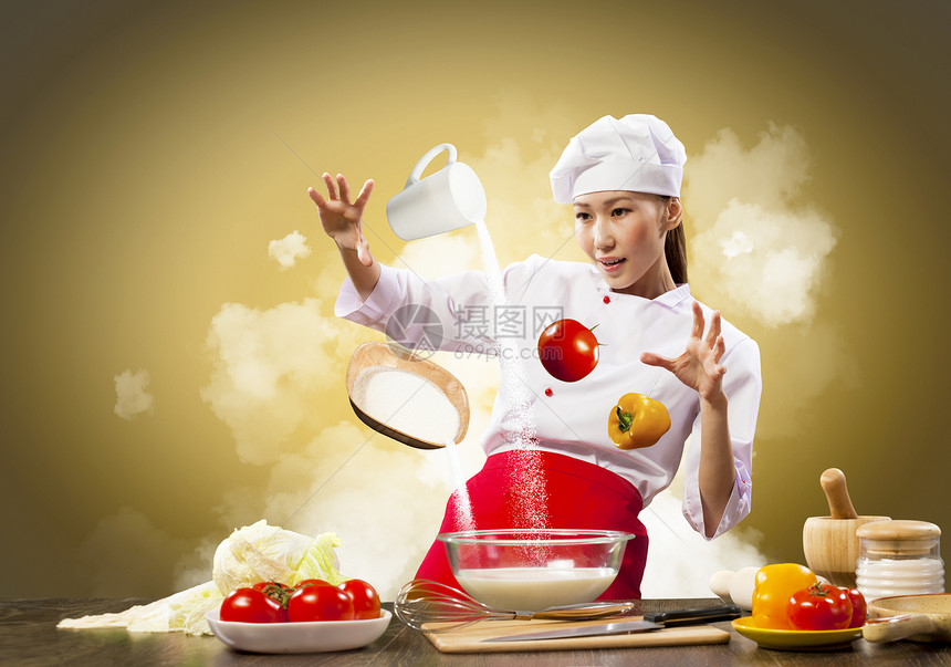 亚洲女性用魔法烹饪杯子成人牛奶女孩沙拉手指饮食魅力空气围裙图片