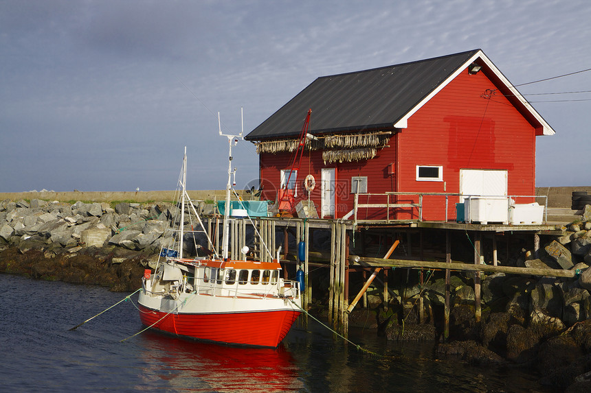 挪威渔船停靠码头图片
