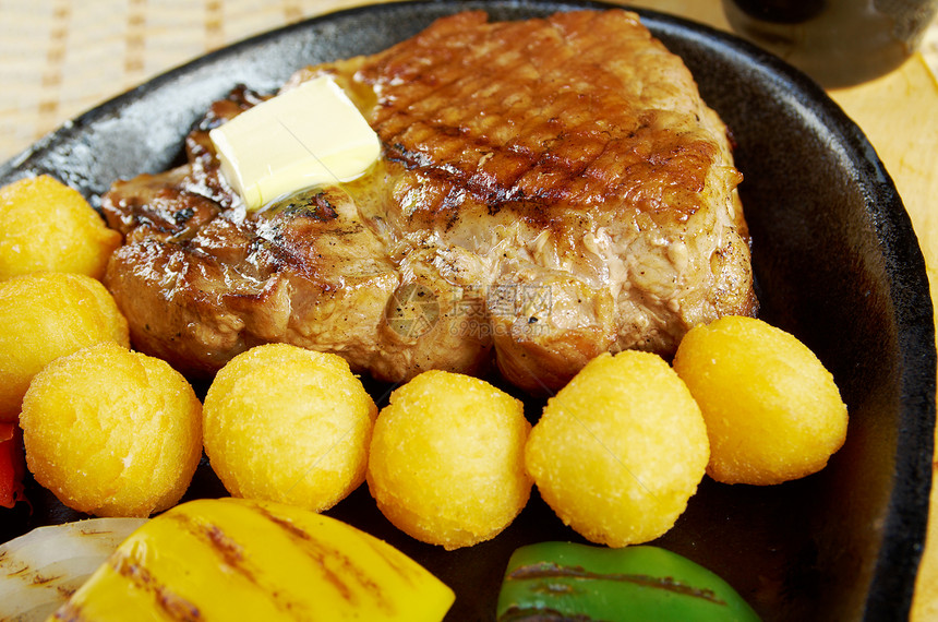 日本猪肉牛排猪肉蔬菜肋骨服务用餐牛扒头皮餐厅盘子午餐图片
