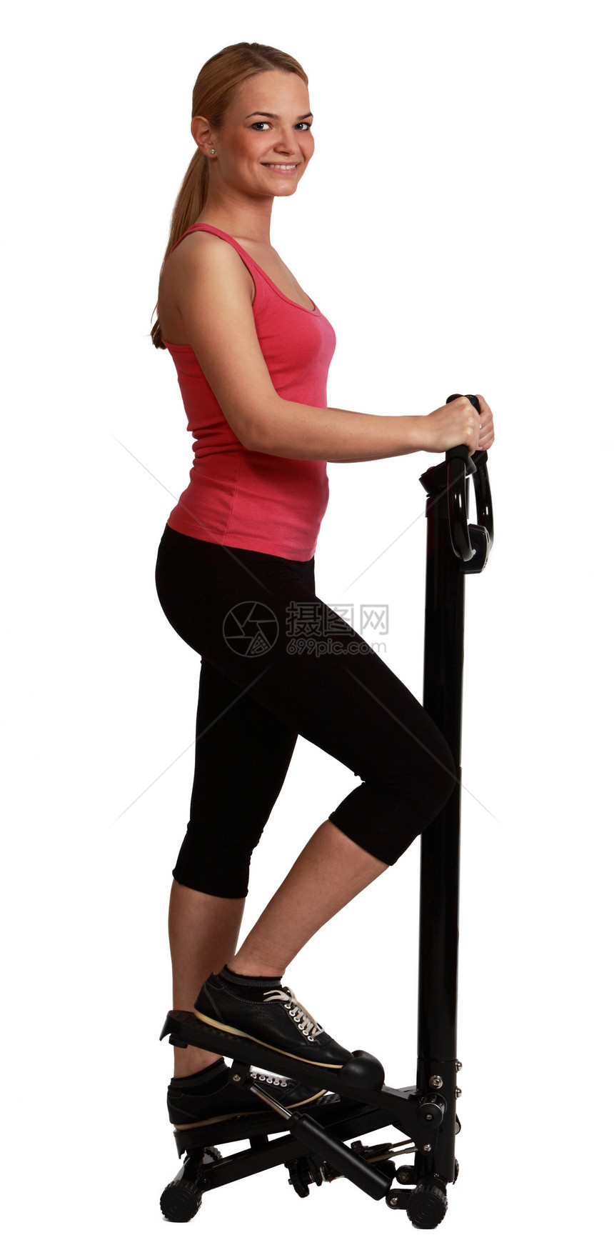 金发女郎在继恋者身上表演训练女性化火车女性运动员活动运动健身房有氧运动成人图片