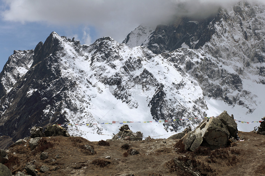 雪雪山全景冰川爬坡活动高山顶峰远足蓝色旅行天空图片