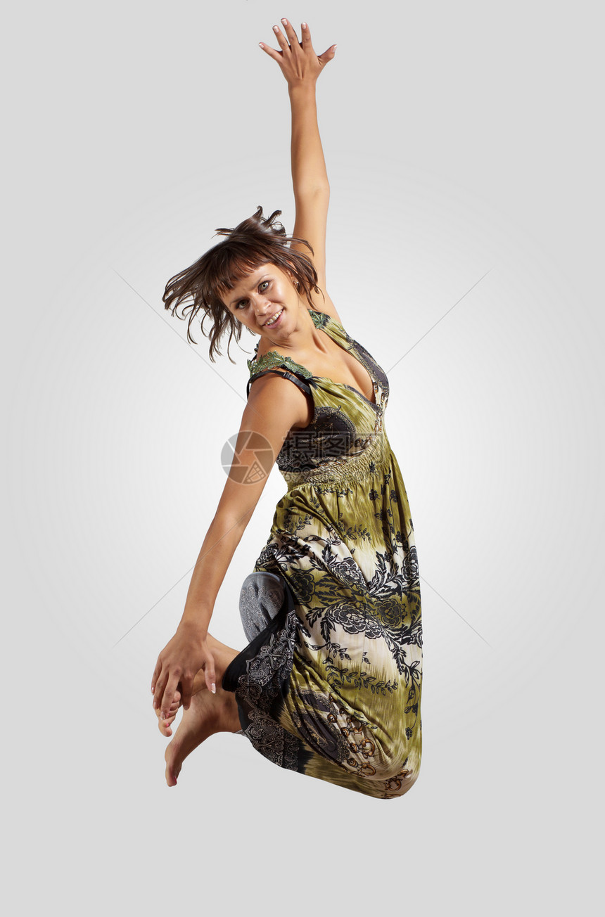 年轻妇女跳舞和跳跃艺术行动杂技成人活力霹雳舞有氧运动俱乐部健身房霹雳舞者图片