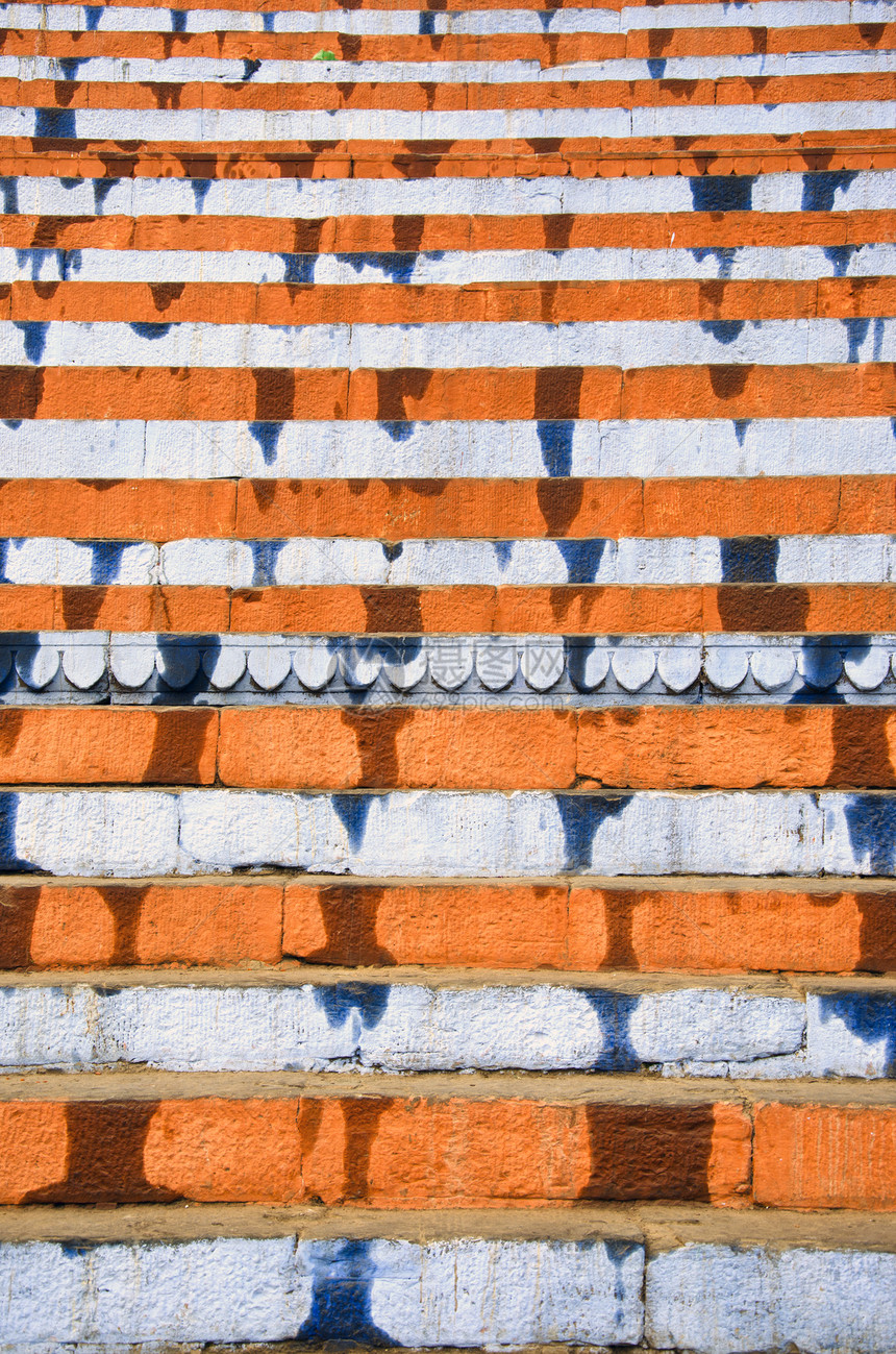 瓦拉纳西楼梯背景的兴都寺庙图片