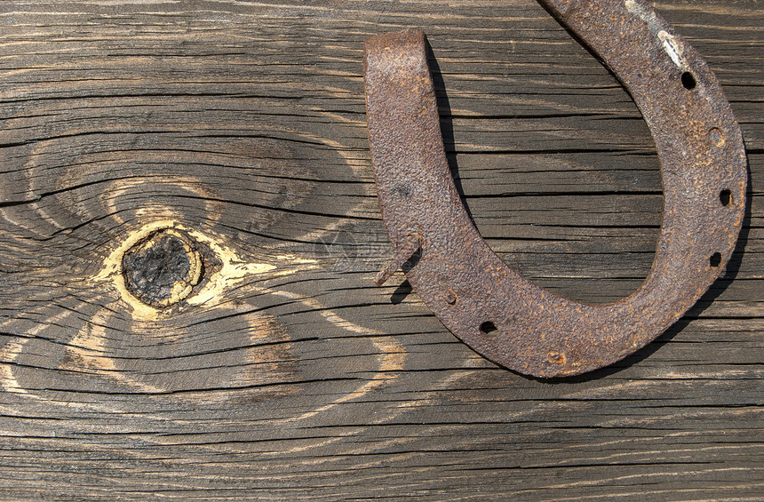 旧木板黑色金属节点护符马蹄铁天气木头风化棕色框架图片