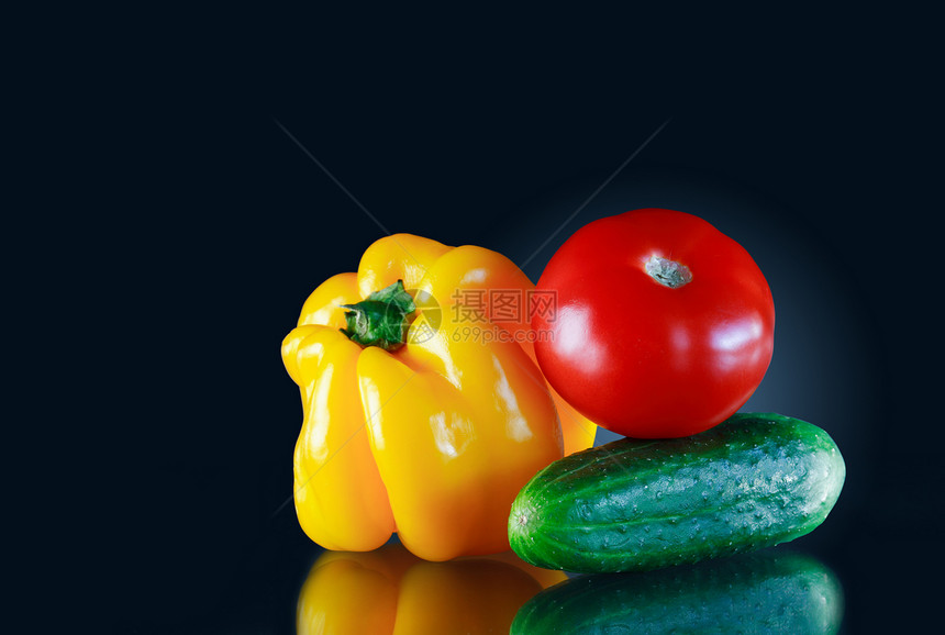 黑暗时蔬菜胡椒黄瓜饮食生活方式烹饪营养健康饮食沙拉生食食物图片