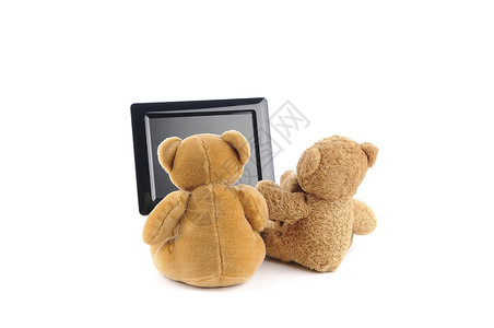 泰迪熊在看电视电视节目空闲时间玩具熊家庭屏幕毛绒儿童动物妈妈背景图片