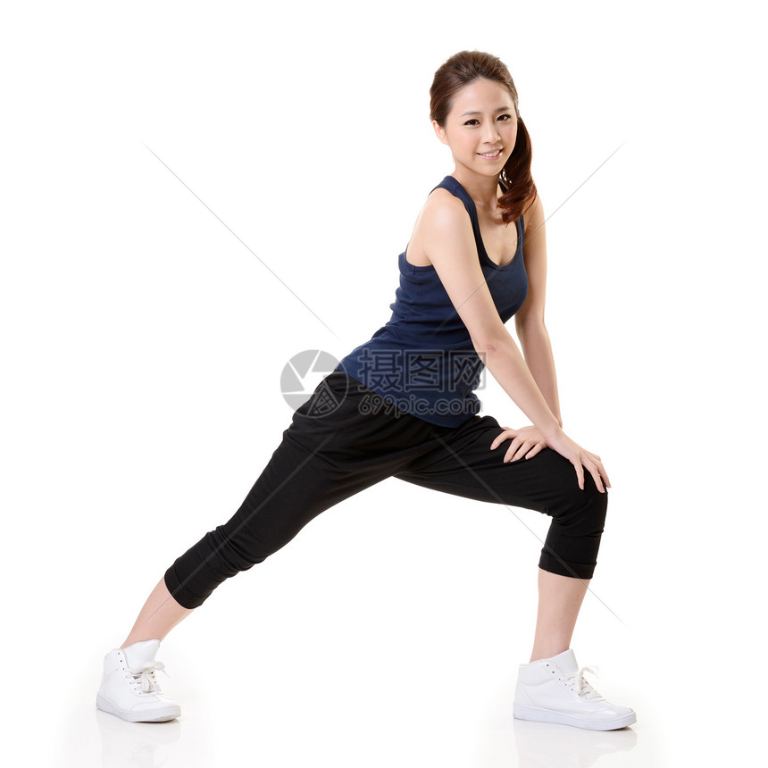 伸缩微笑姿势活动健身房活力魅力女性运动身体训练图片