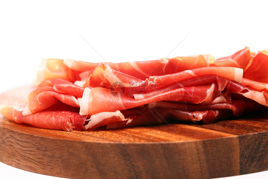 木板上的普罗斯库托小吃熏肉传统猪肉盘子起动机熟食熏制午餐火腿图片