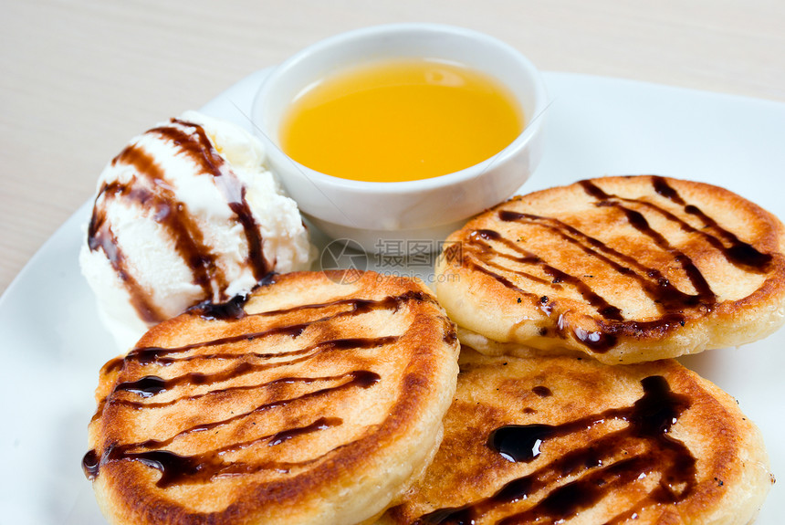 煎饼加冰淇淋和蜂蜜粮食糖类盘子蛋糕肥胖饺子食物糖浆饼子平底锅图片