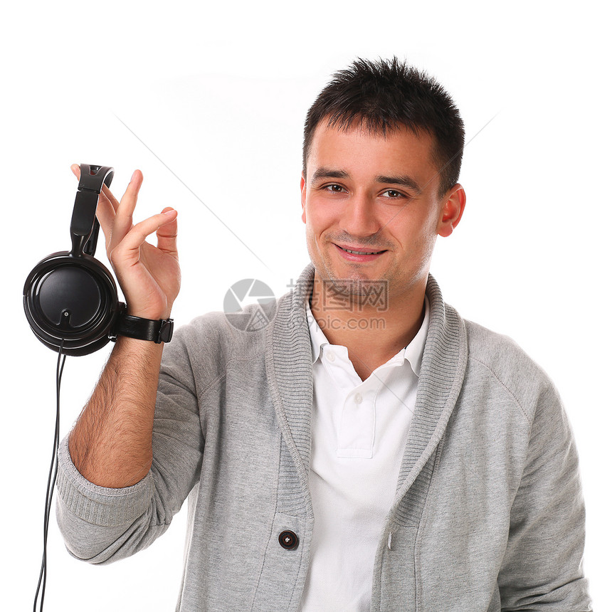 有耳机的英俊男青年工作室乐趣微笑闲暇技术唱歌喜悦音乐幸福快乐图片