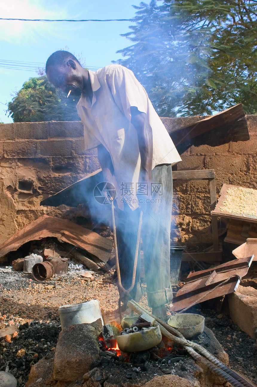布基纳法索青铜公司的工作制造业就业铸铁风险手工业烤箱陶土青铜模具职业图片