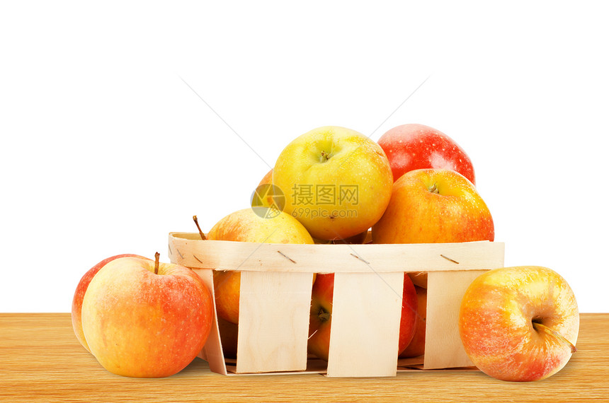 篮子中新鲜的 多彩的苹果水果食物红色农业季节黄色农村叶子茶点绿色图片